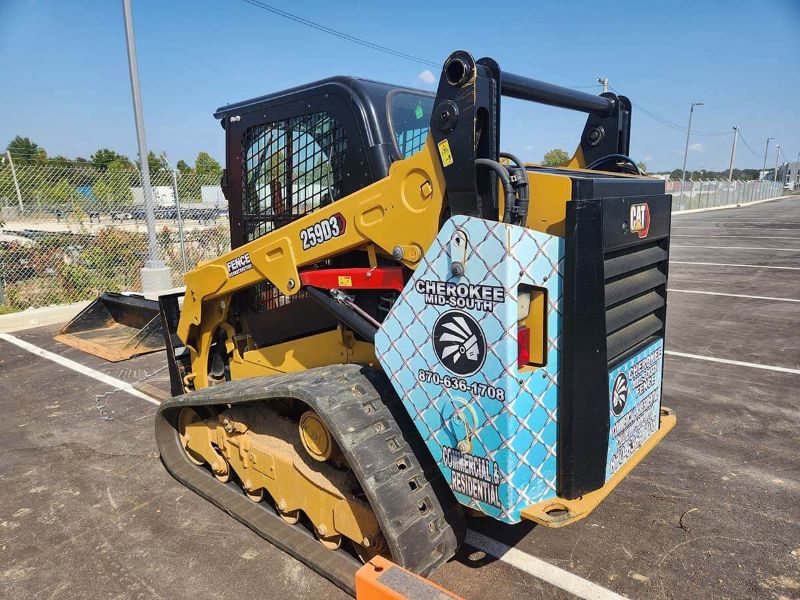 A friendly fence contracting professional